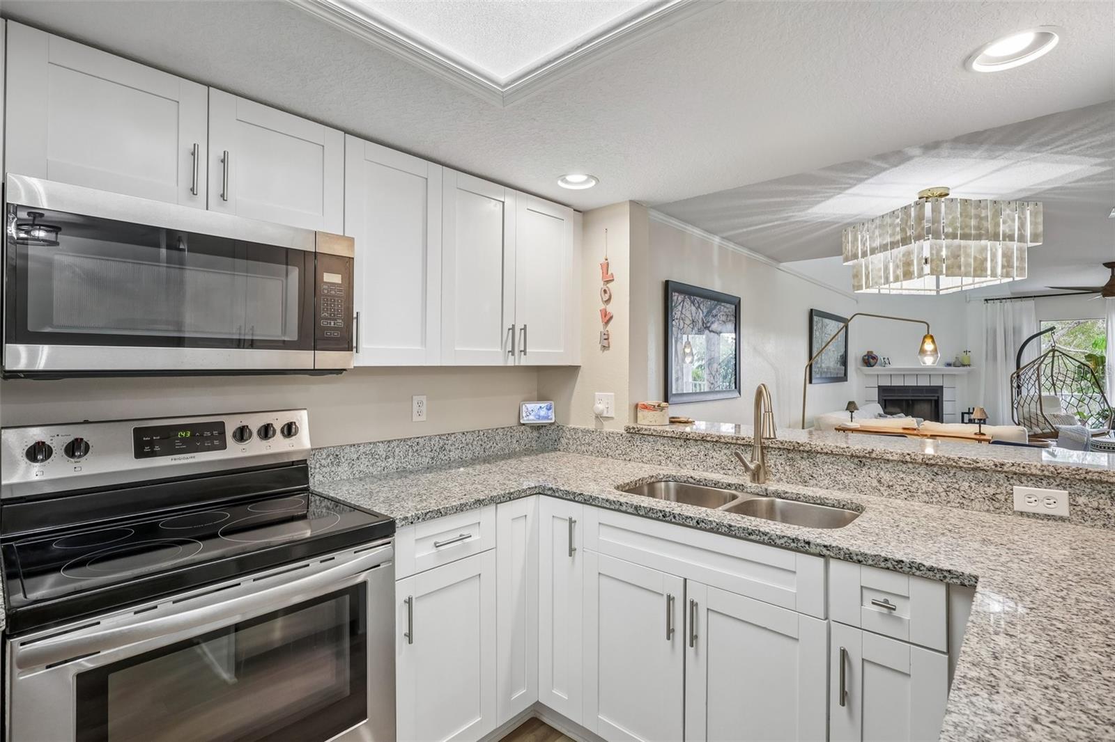 630 GARLAND CIR — photo 9