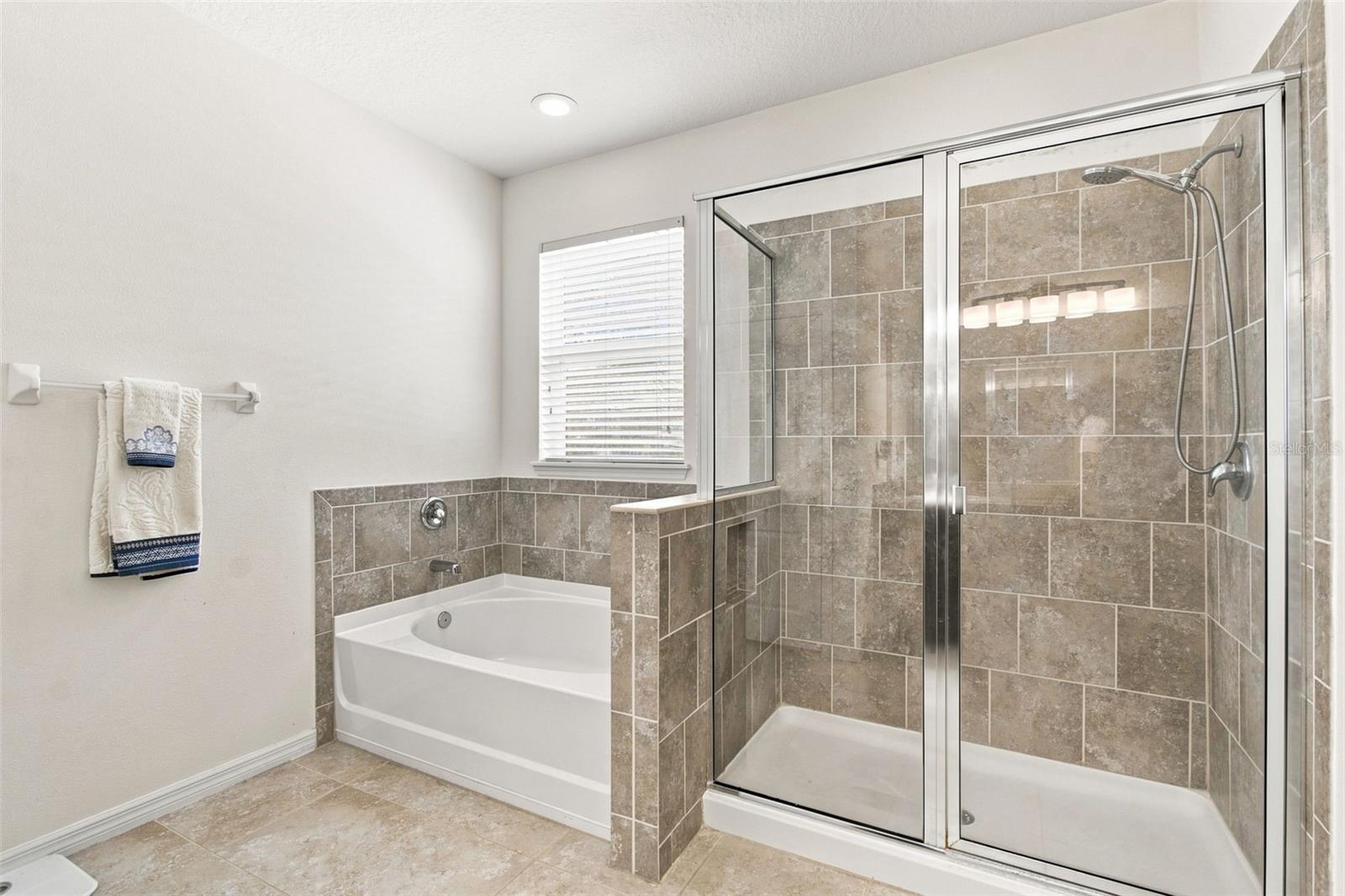 12210 LEGACY BRIGHT ST — photo 32