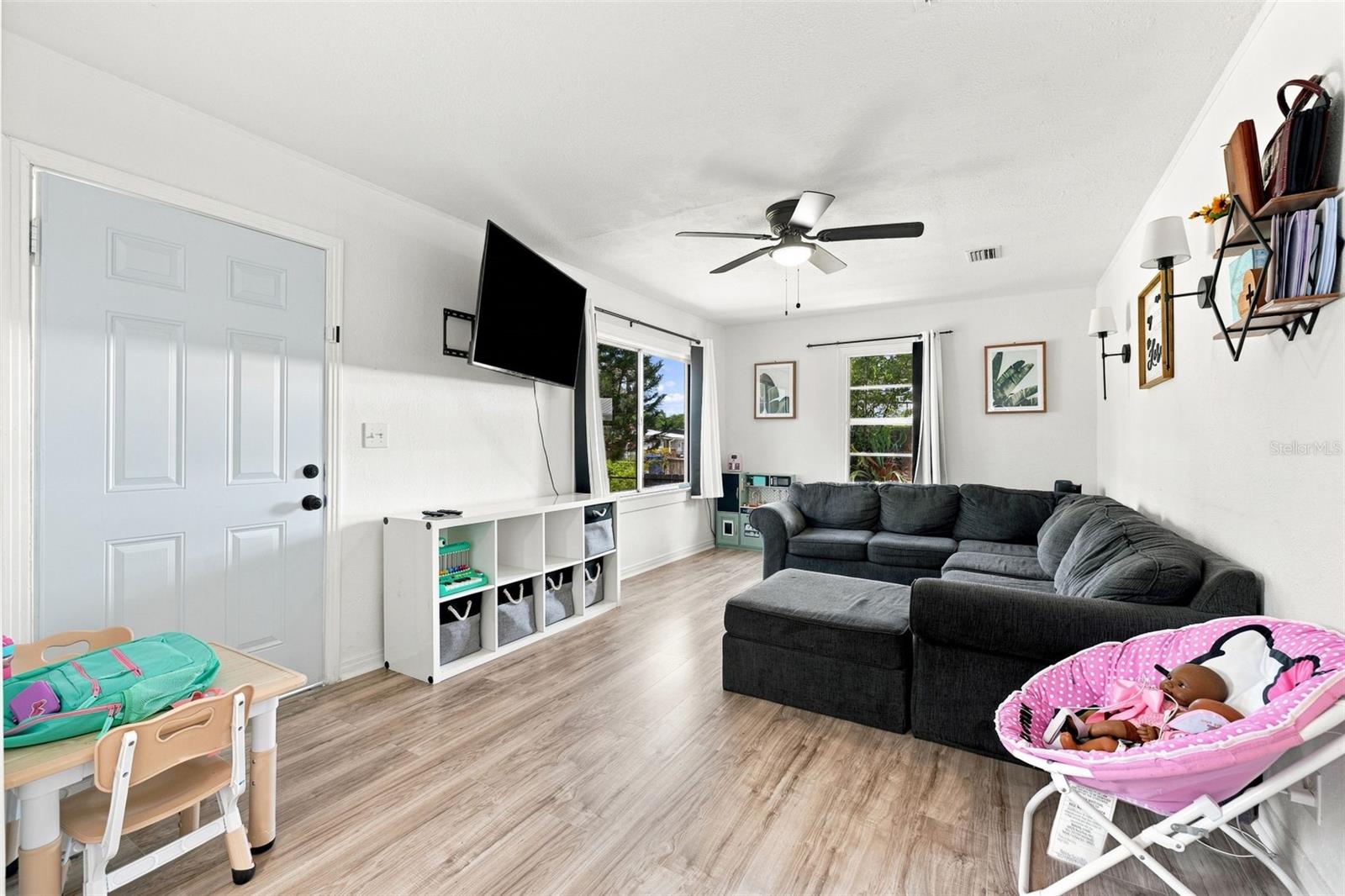 807 E ORCHID AVE — photo 7