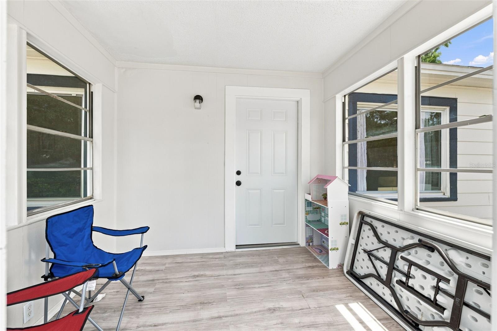 807 E ORCHID AVE — photo 4