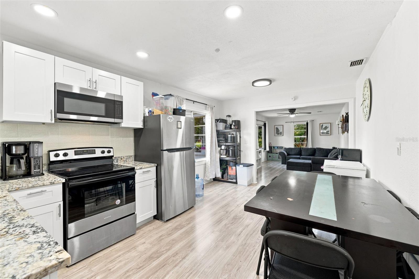 807 E ORCHID AVE — photo 10