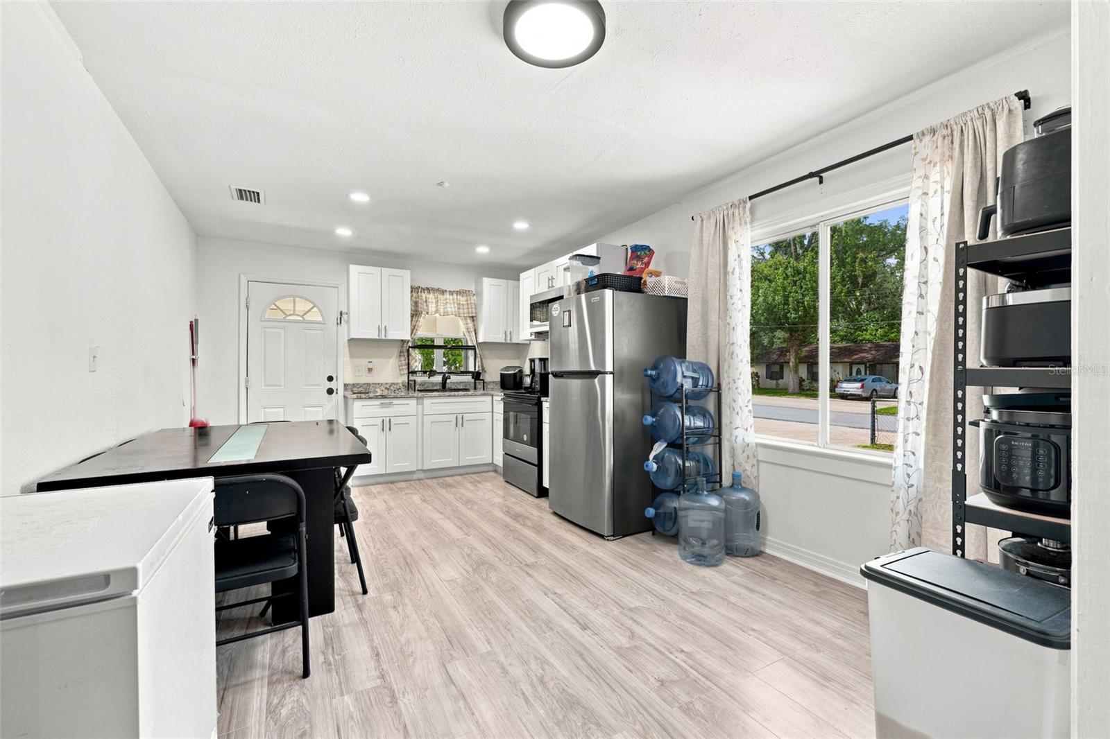 807 E ORCHID AVE — photo 6