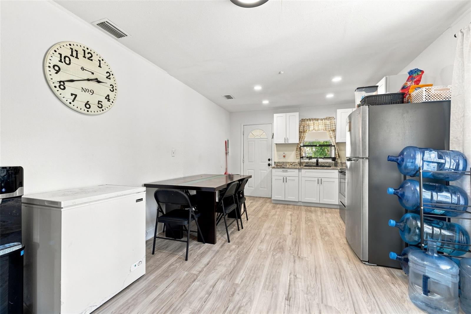 807 E ORCHID AVE — photo 9