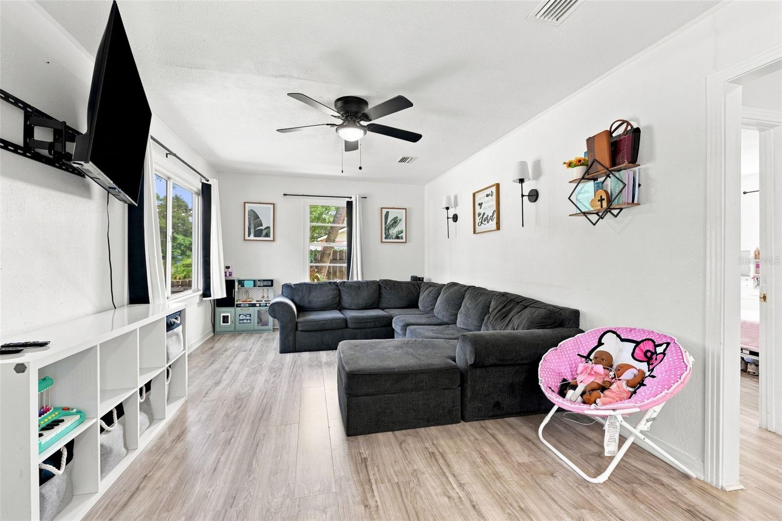 807 E ORCHID AVE — photo 8