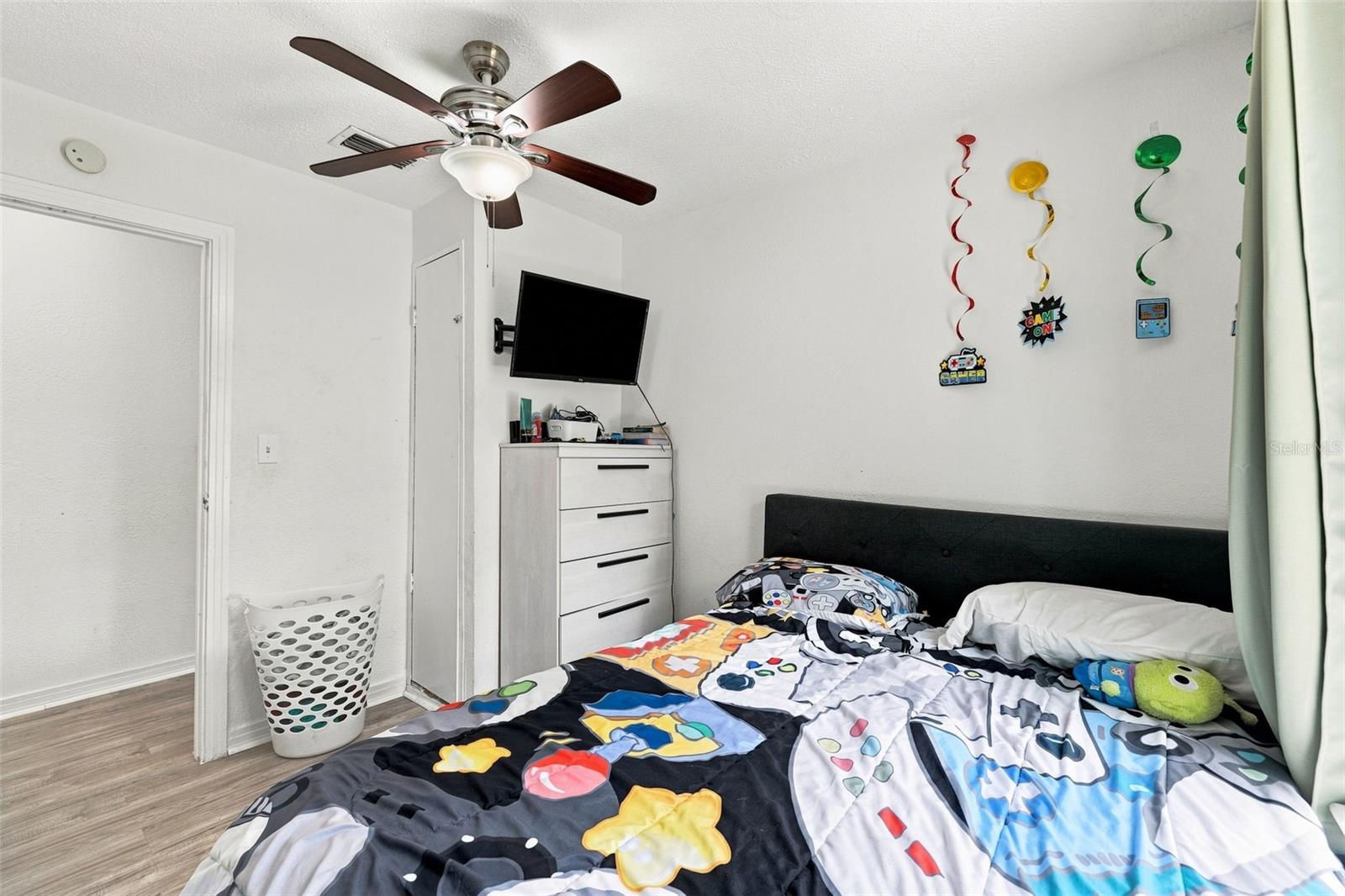 807 E ORCHID AVE — photo 16