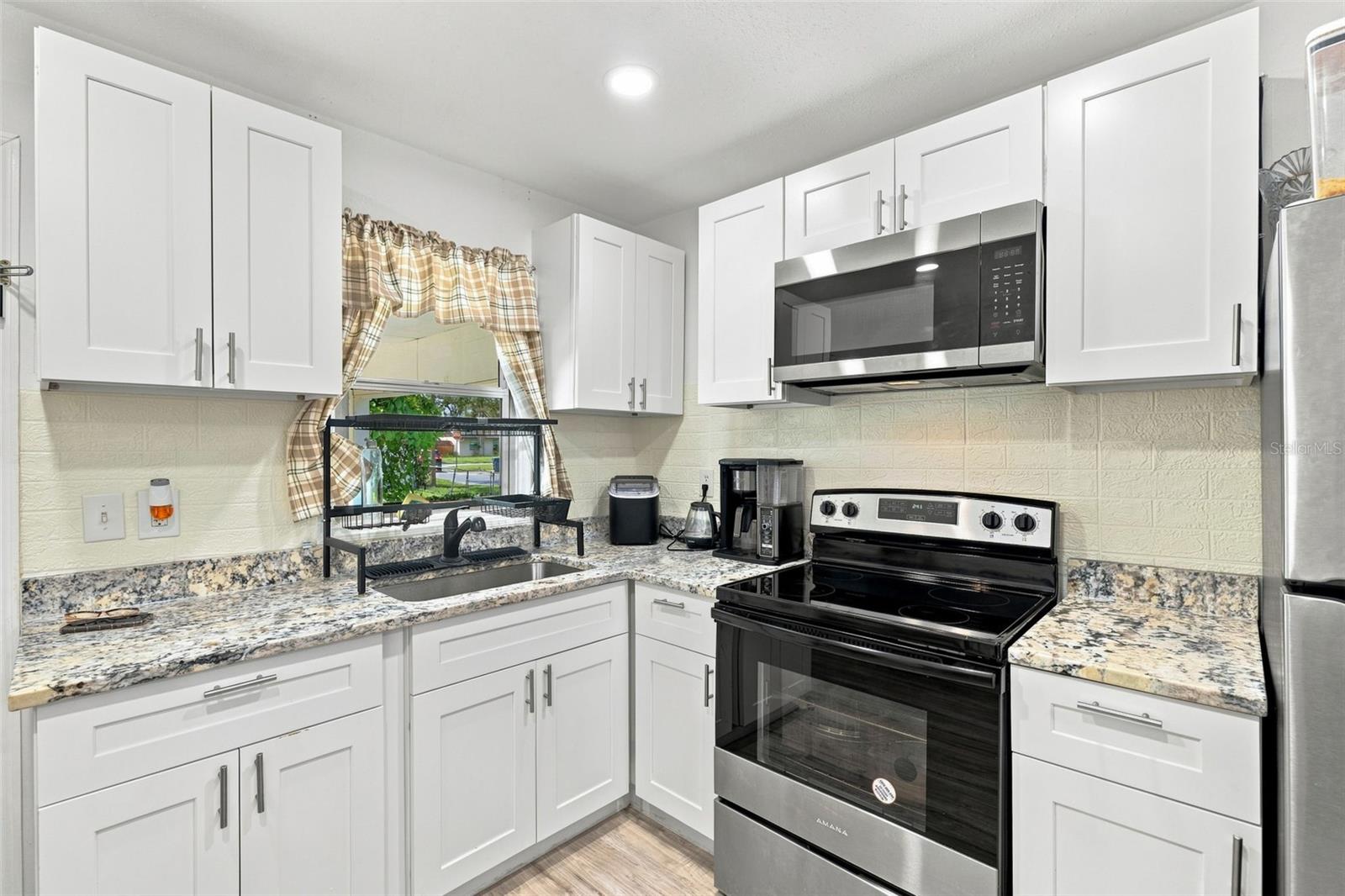 807 E ORCHID AVE — photo 11