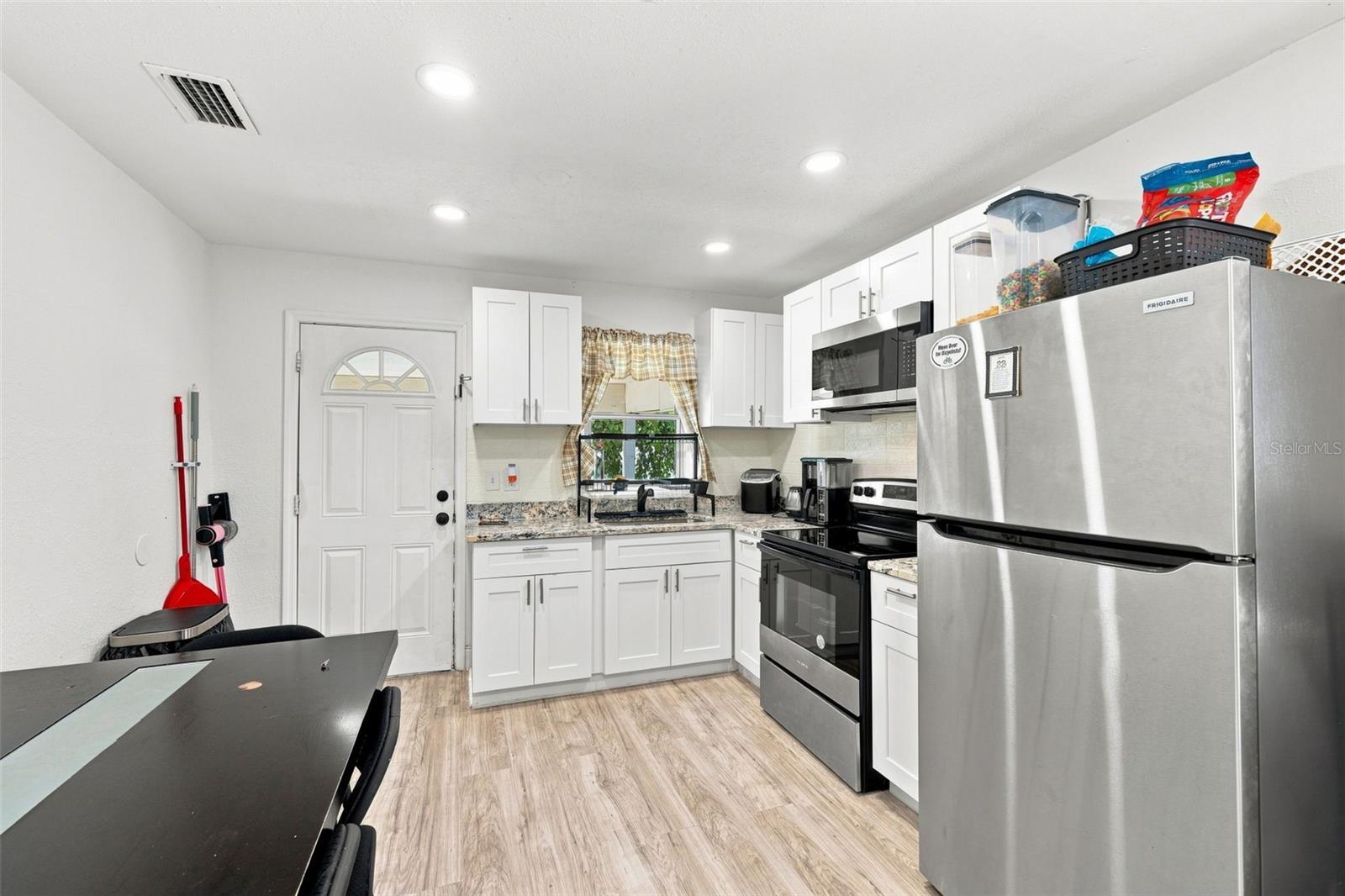 807 E ORCHID AVE — photo 12