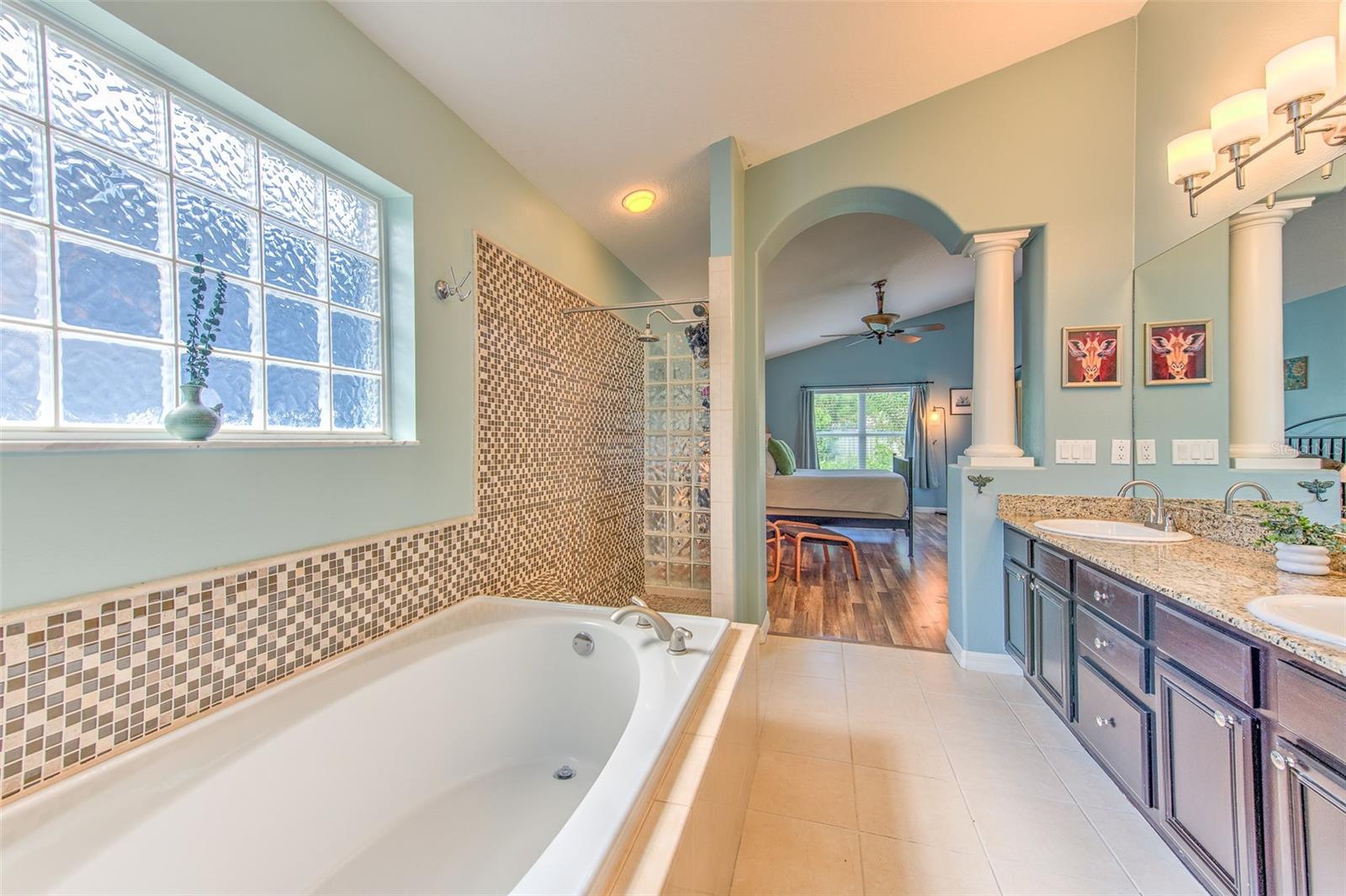 5847 HERONRISE CRESCENT DR — photo 16