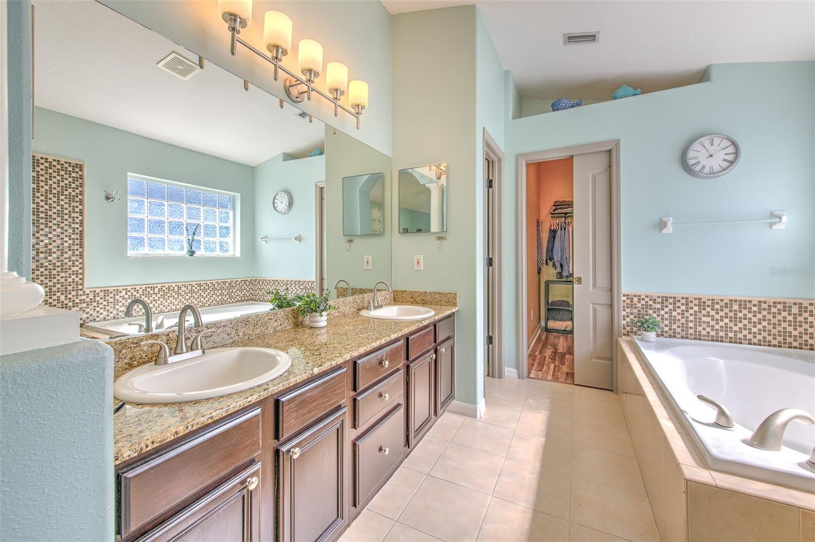 5847 HERONRISE CRESCENT DR — photo 15
