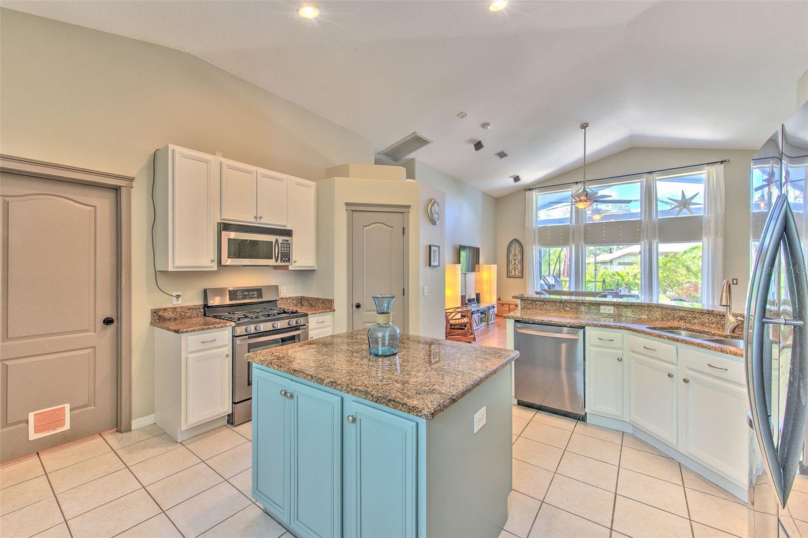 5847 HERONRISE CRESCENT DR — photo 8