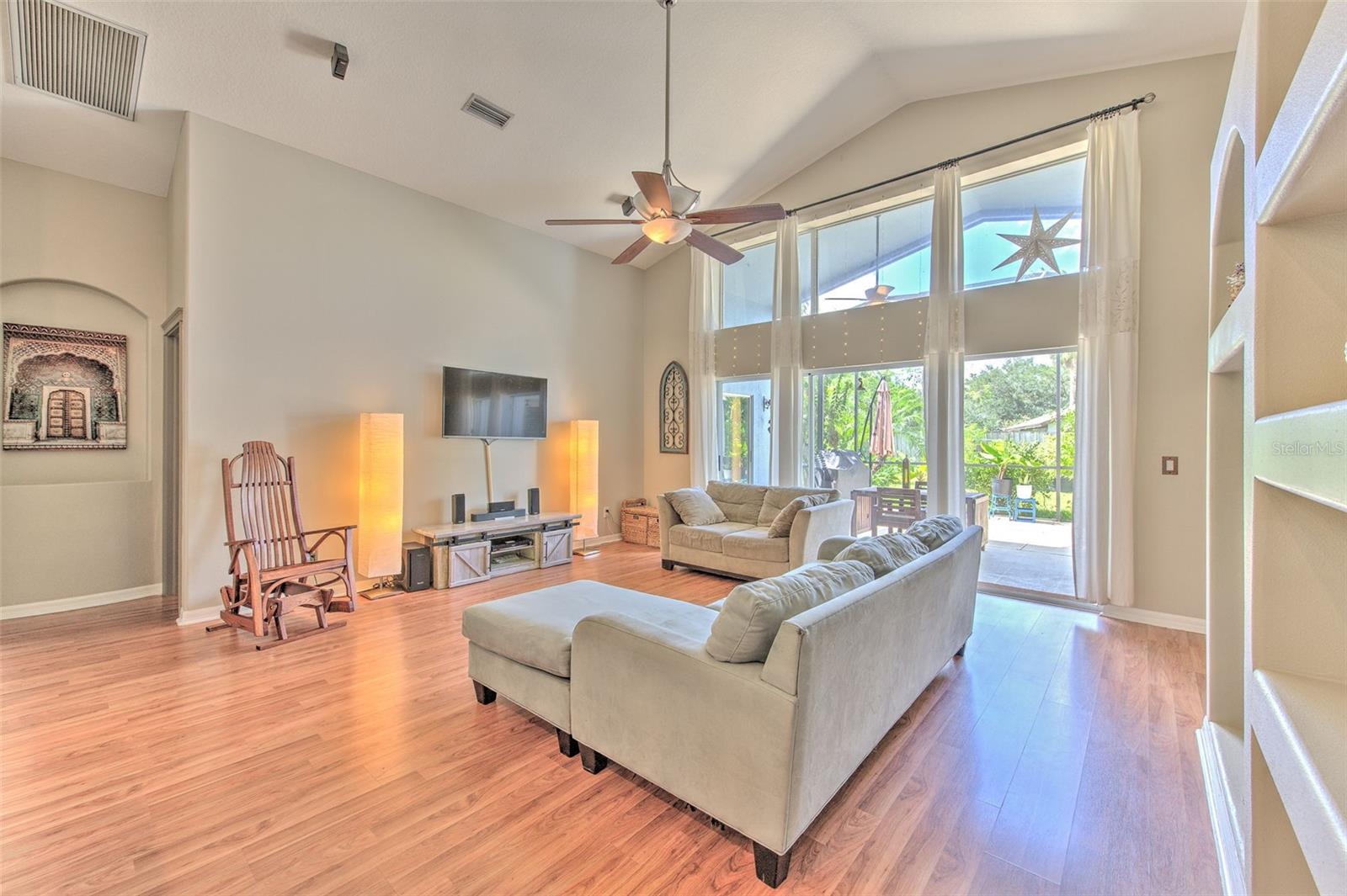 5847 HERONRISE CRESCENT DR — photo 12