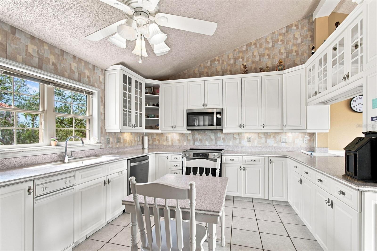 5 VENETIAN CT — photo 20