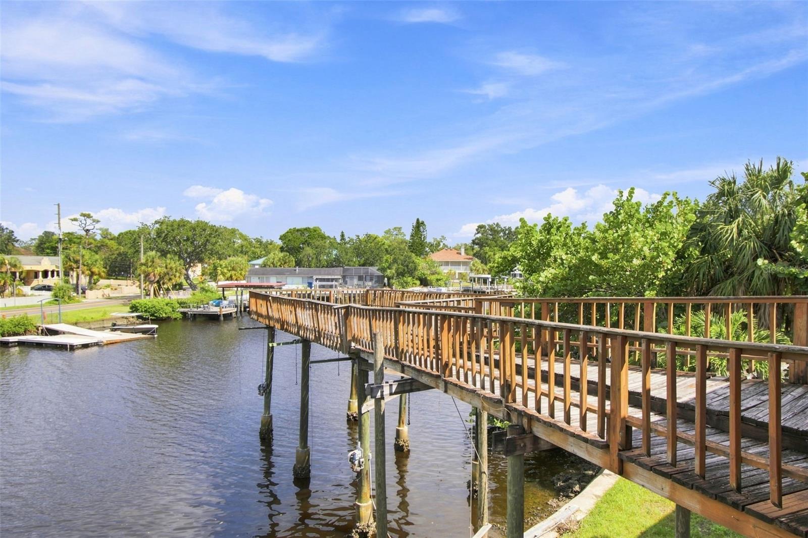 5 VENETIAN CT — photo 3