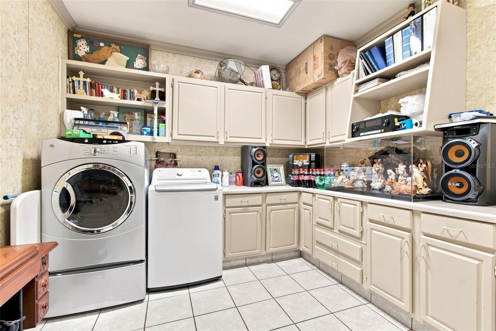5 VENETIAN CT — photo 41