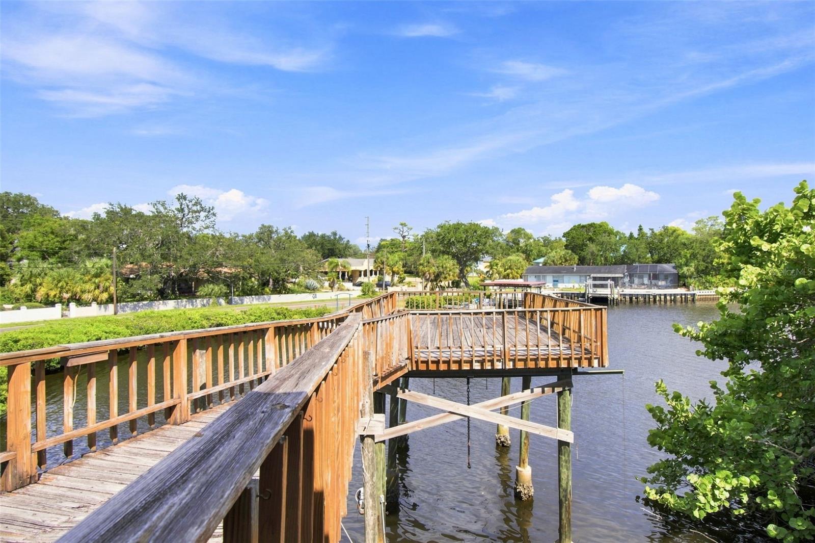 5 VENETIAN CT — photo 38