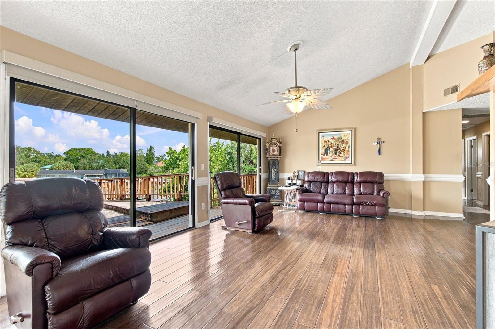 5 VENETIAN CT — photo 11