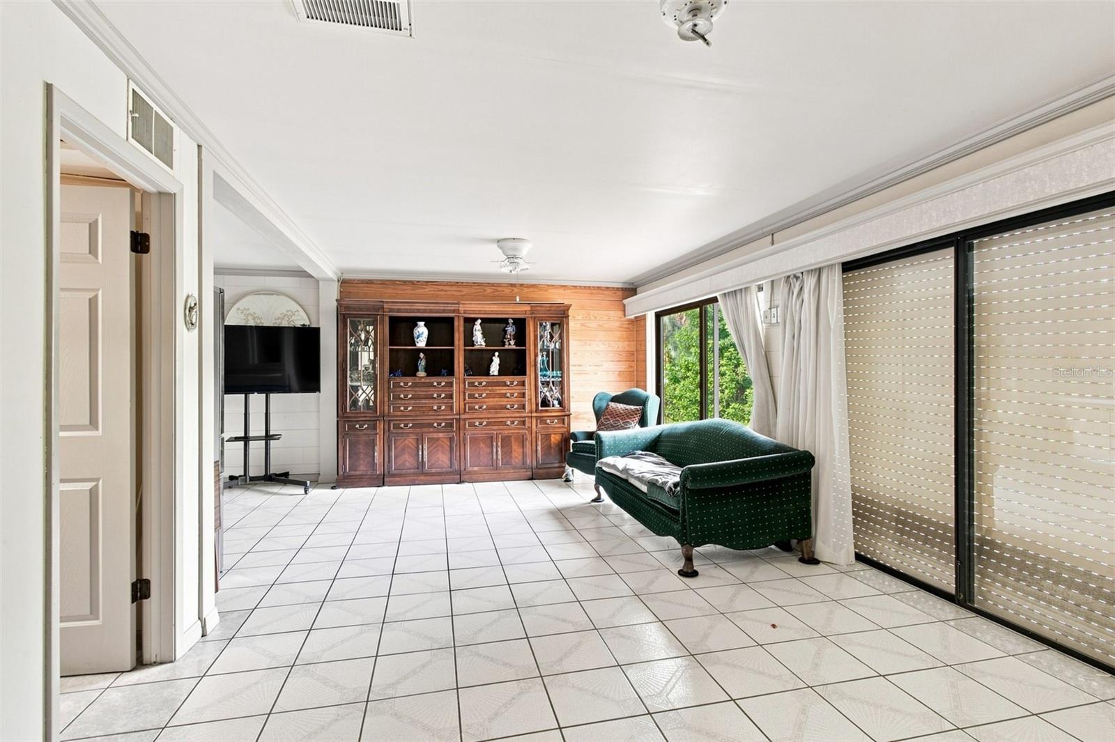 5 VENETIAN CT — photo 46