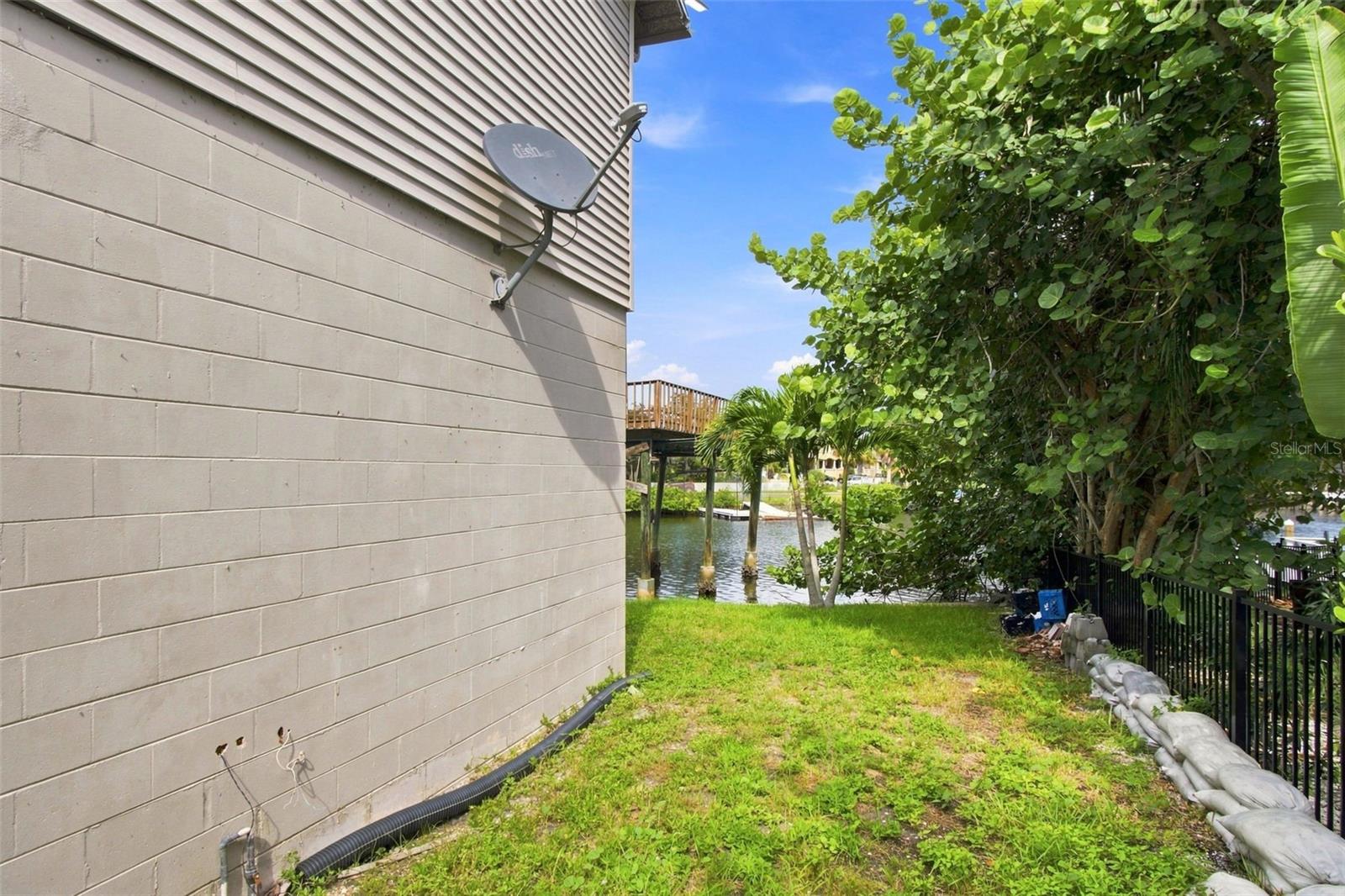5 VENETIAN CT — photo 48