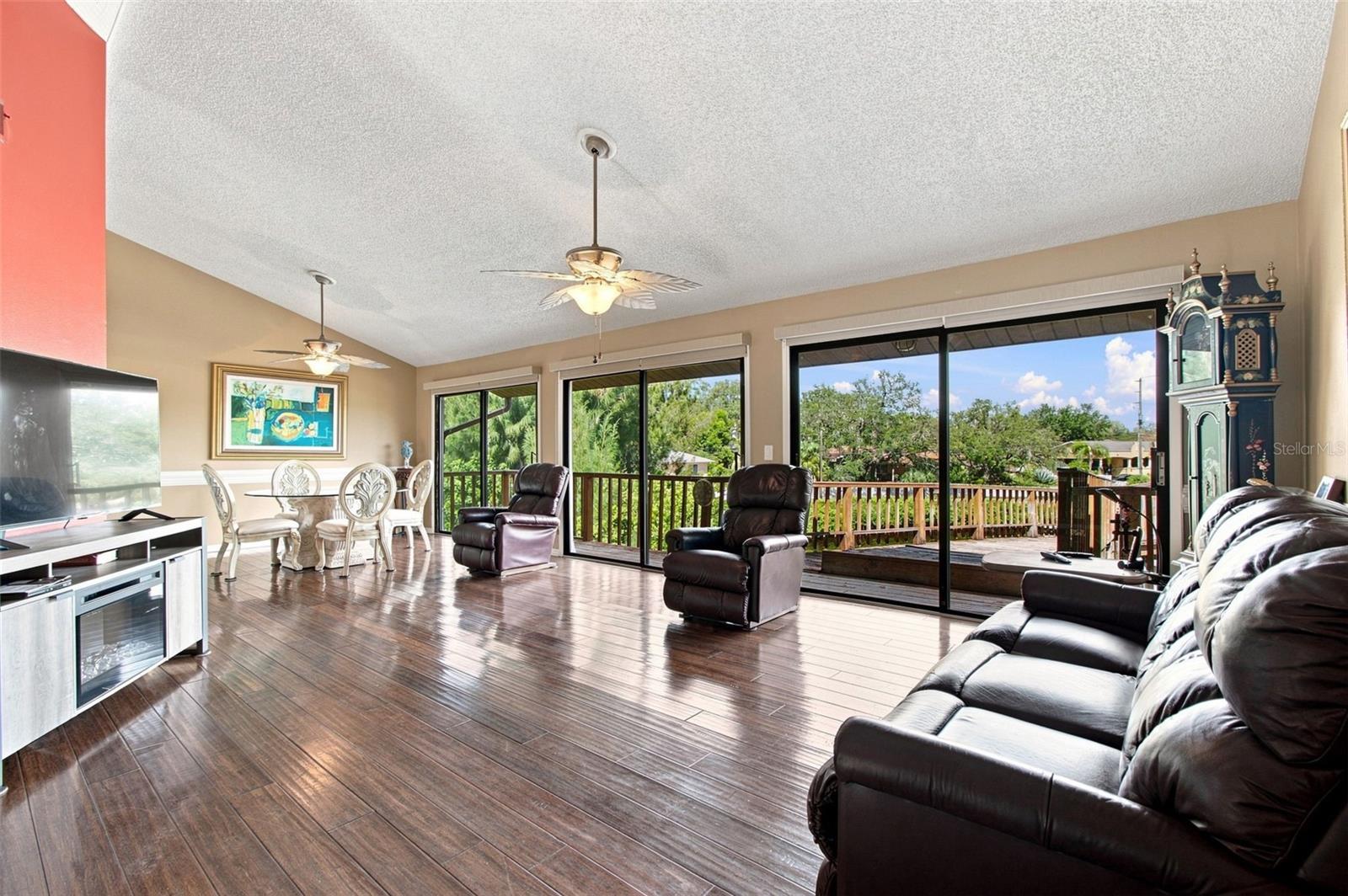 5 VENETIAN CT — photo 9