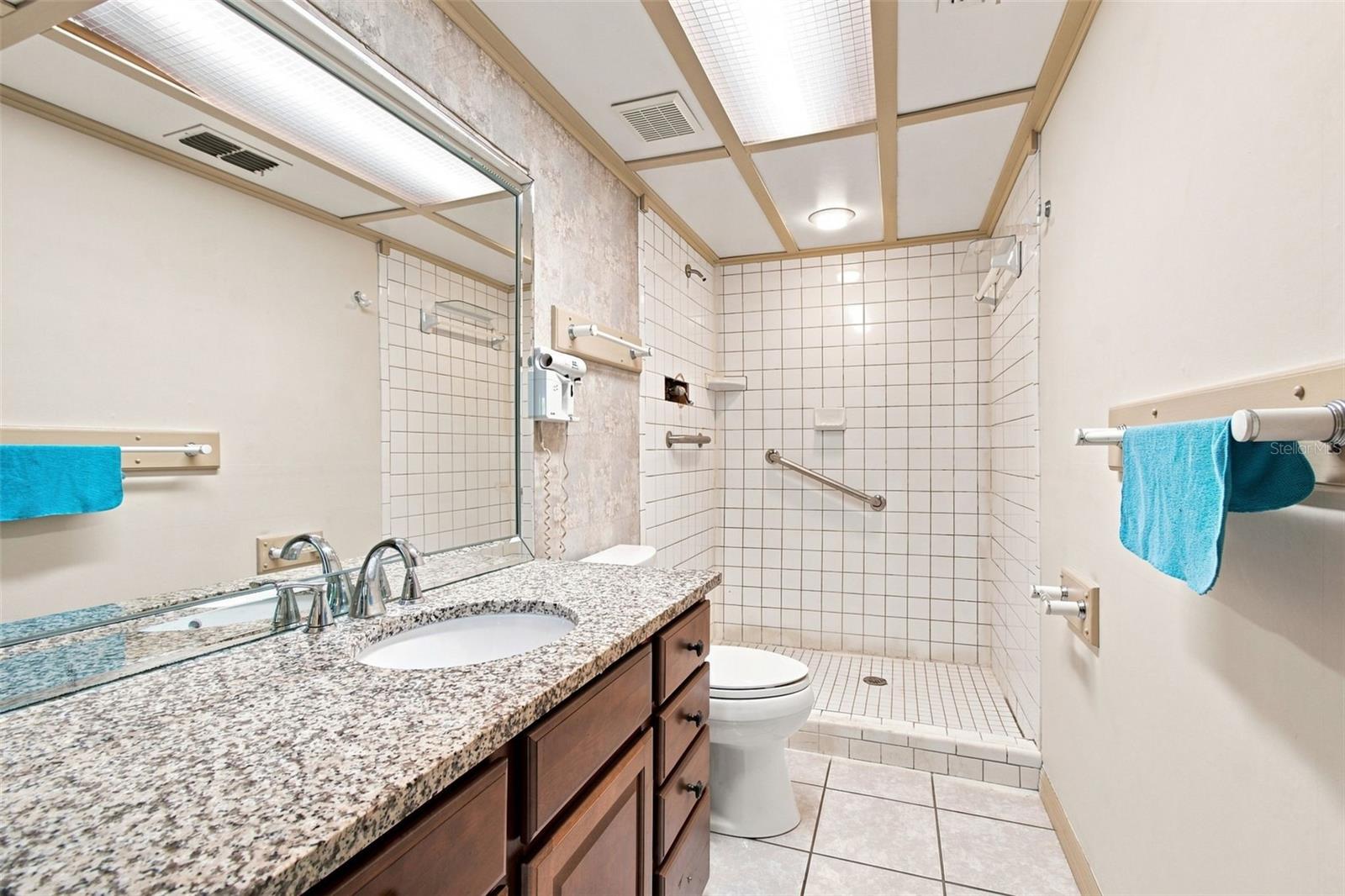 5 VENETIAN CT — photo 47