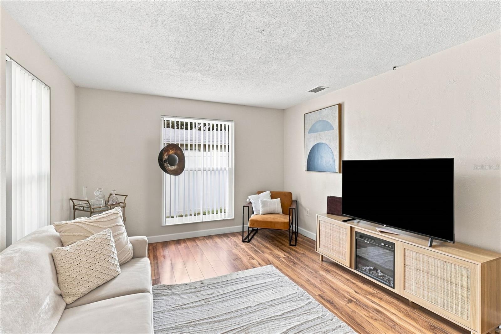 1511 S HILLCREST AVE — photo 4