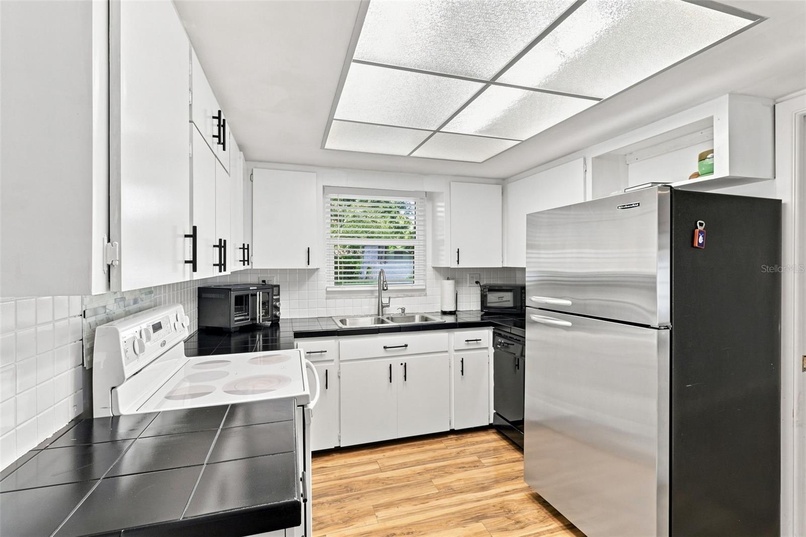 1511 S HILLCREST AVE — photo 8