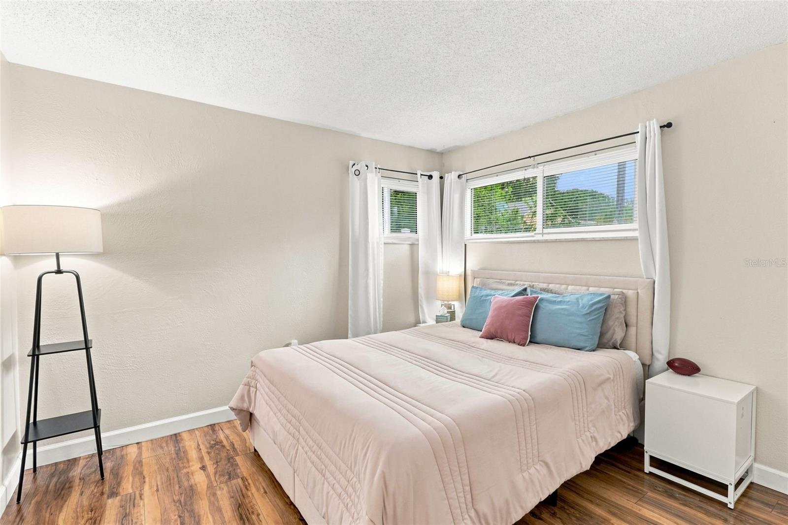 1511 S HILLCREST AVE — photo 14