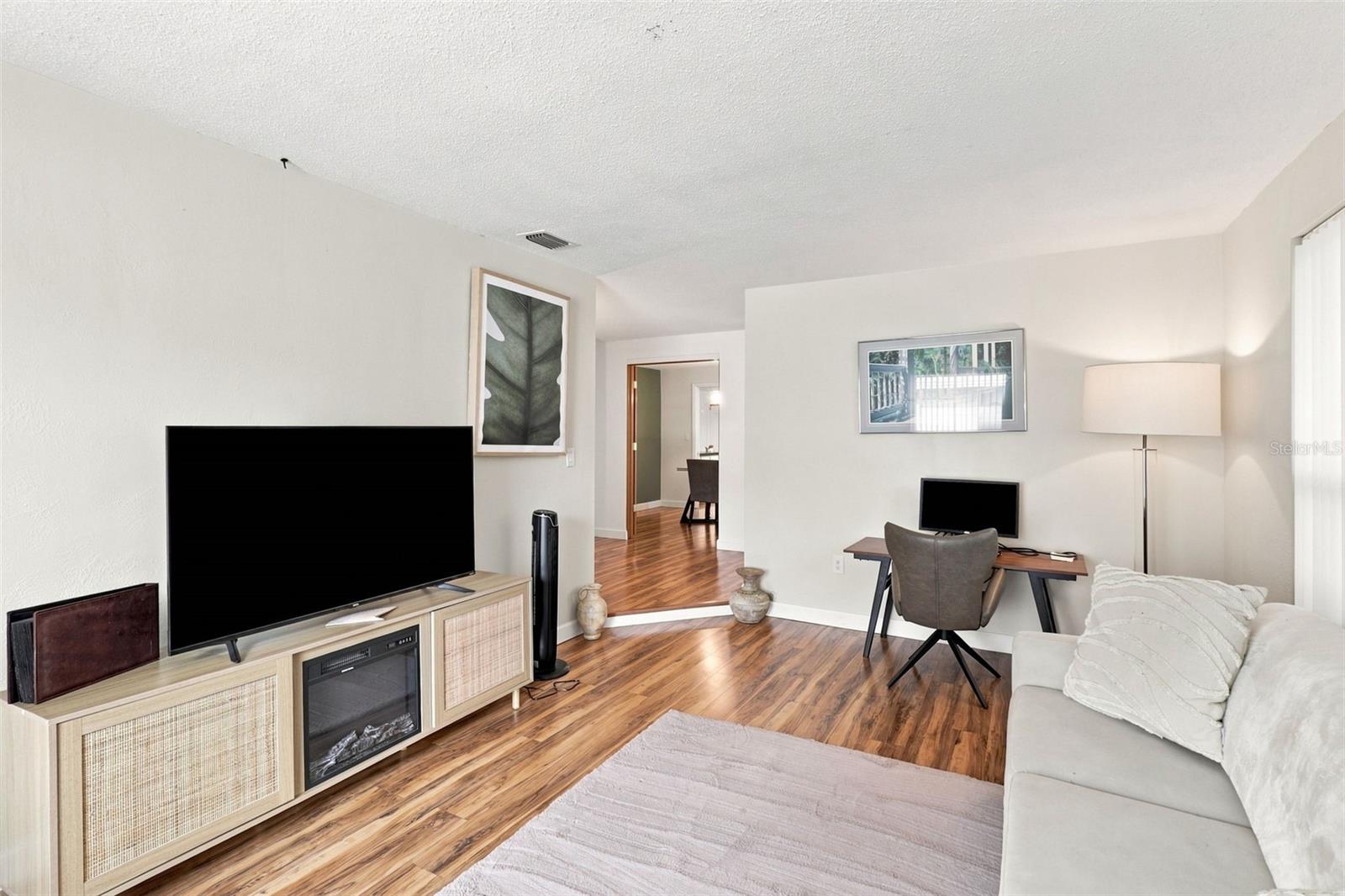 1511 S HILLCREST AVE — photo 5
