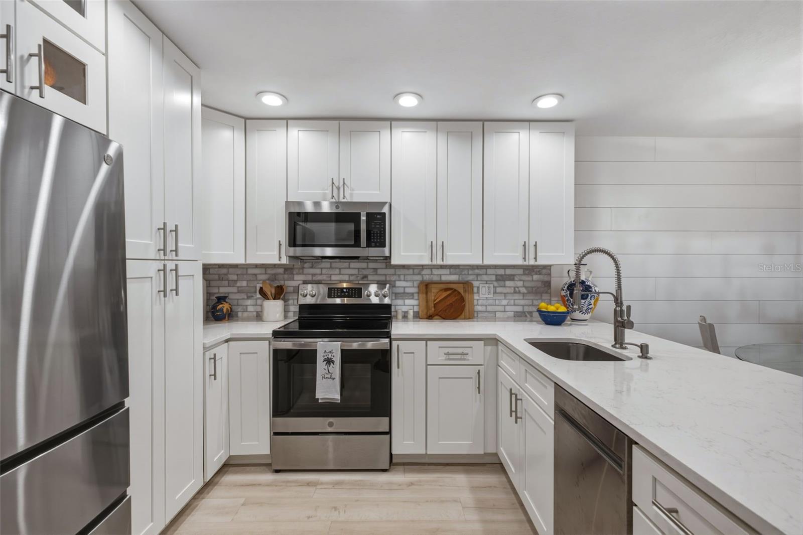 230 MEDALLION BLVD #F — photo 5