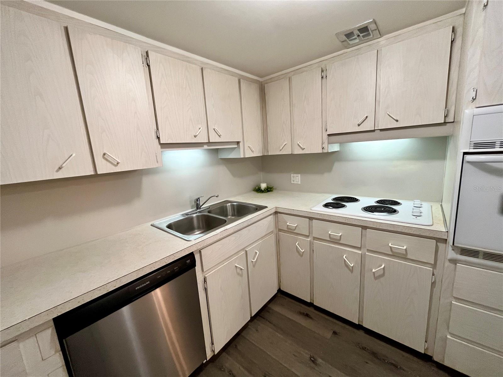 2000 WORLD PARKWAY BLVD #7 — photo 12
