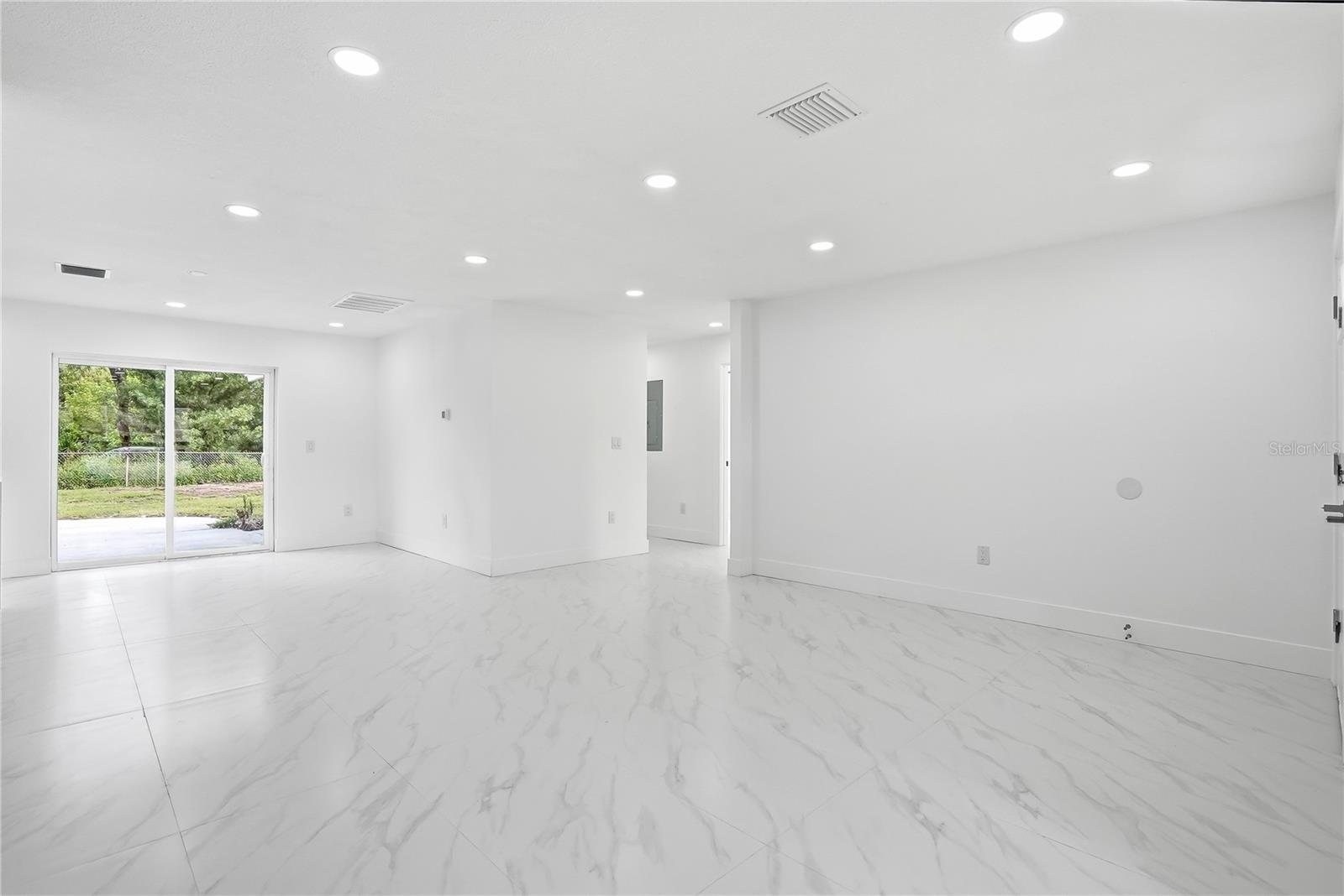 8011 FOUNTAIN AVE — photo 28