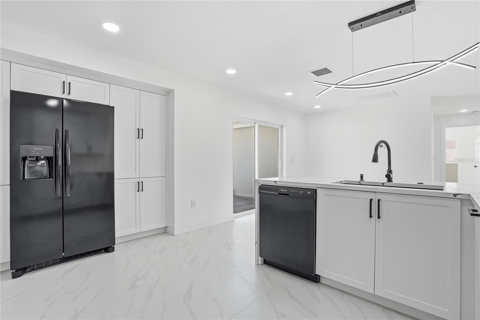 8011 FOUNTAIN AVE — photo 19