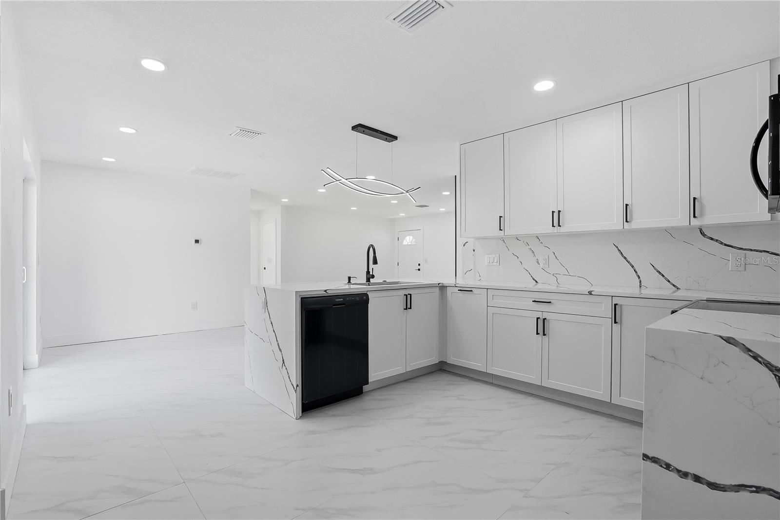 8011 FOUNTAIN AVE — photo 20