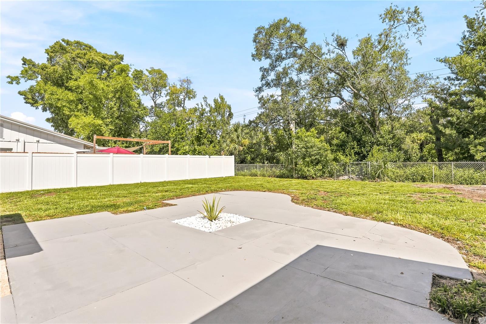 8011 FOUNTAIN AVE — photo 38