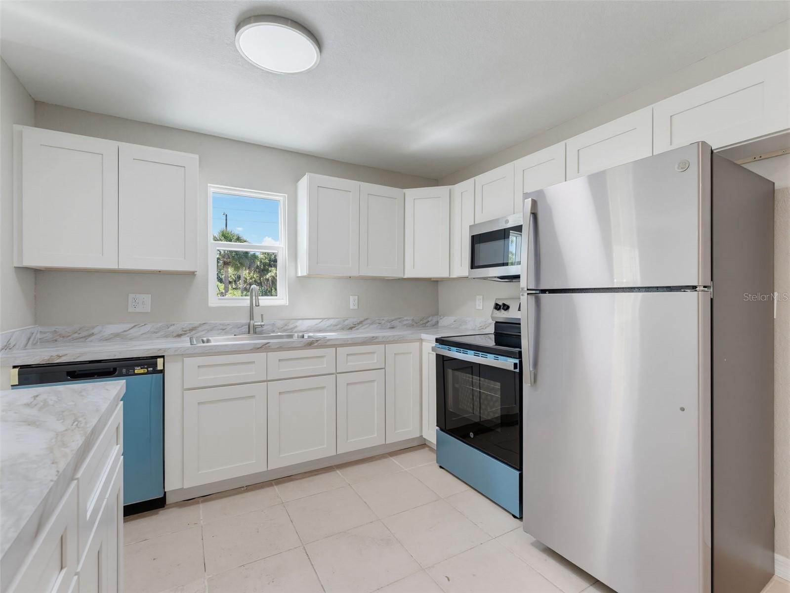 6310 PROVIDENCE CIR #4 — photo 2