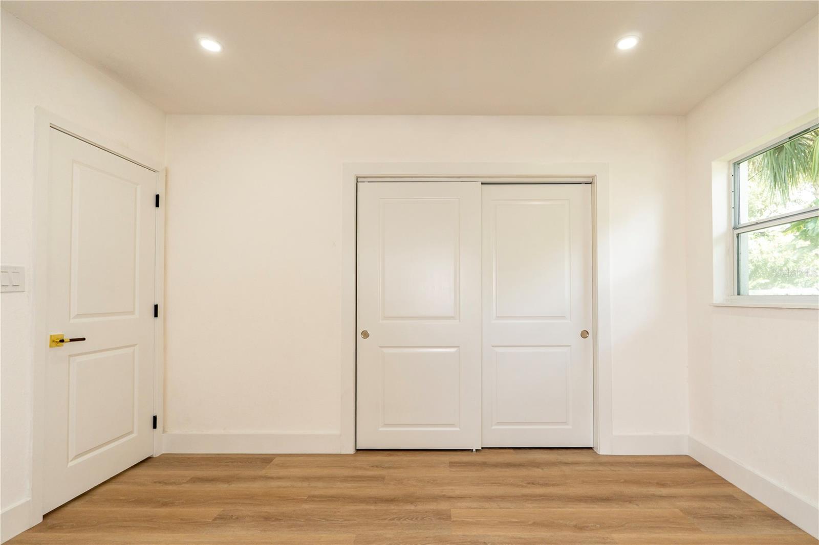 9805 N 54TH ST — photo 33
