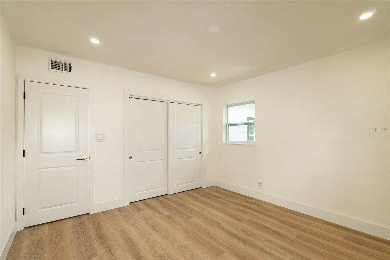 9805 N 54TH ST — photo 30