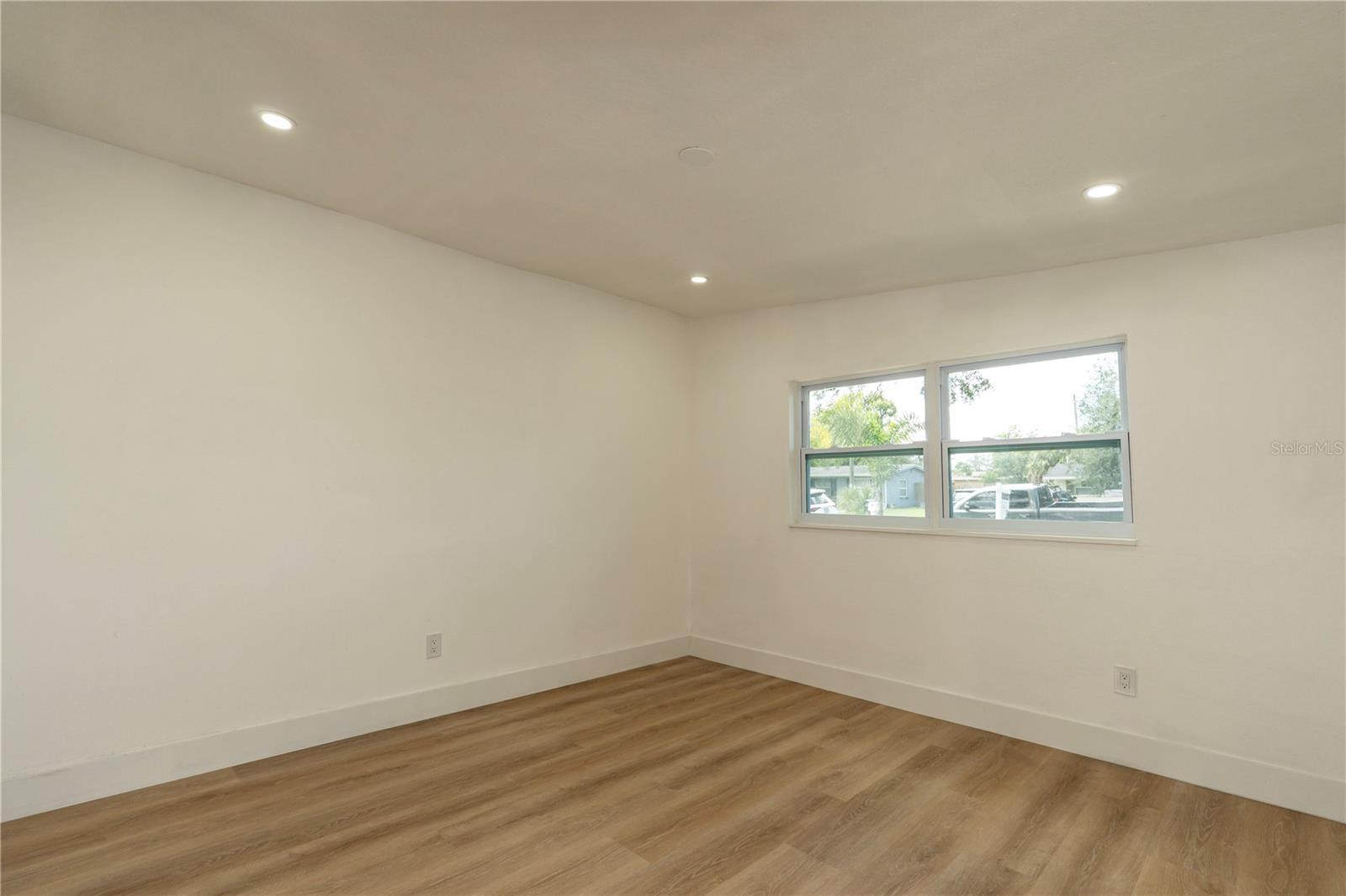 9805 N 54TH ST — photo 36