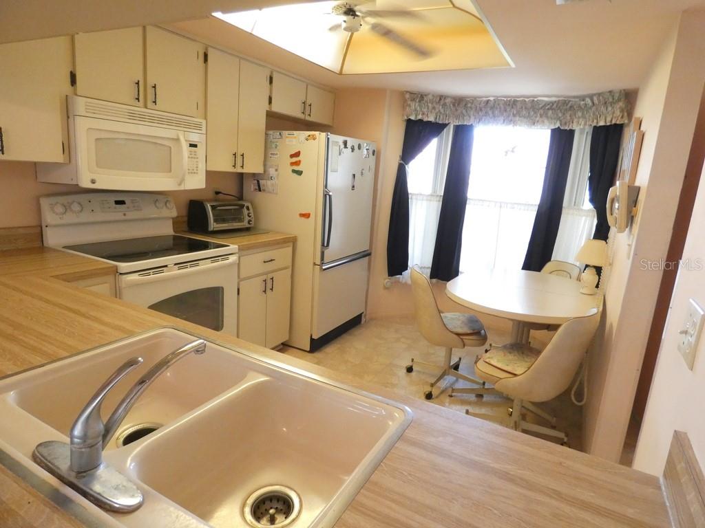 945 MADRID DR — photo 30