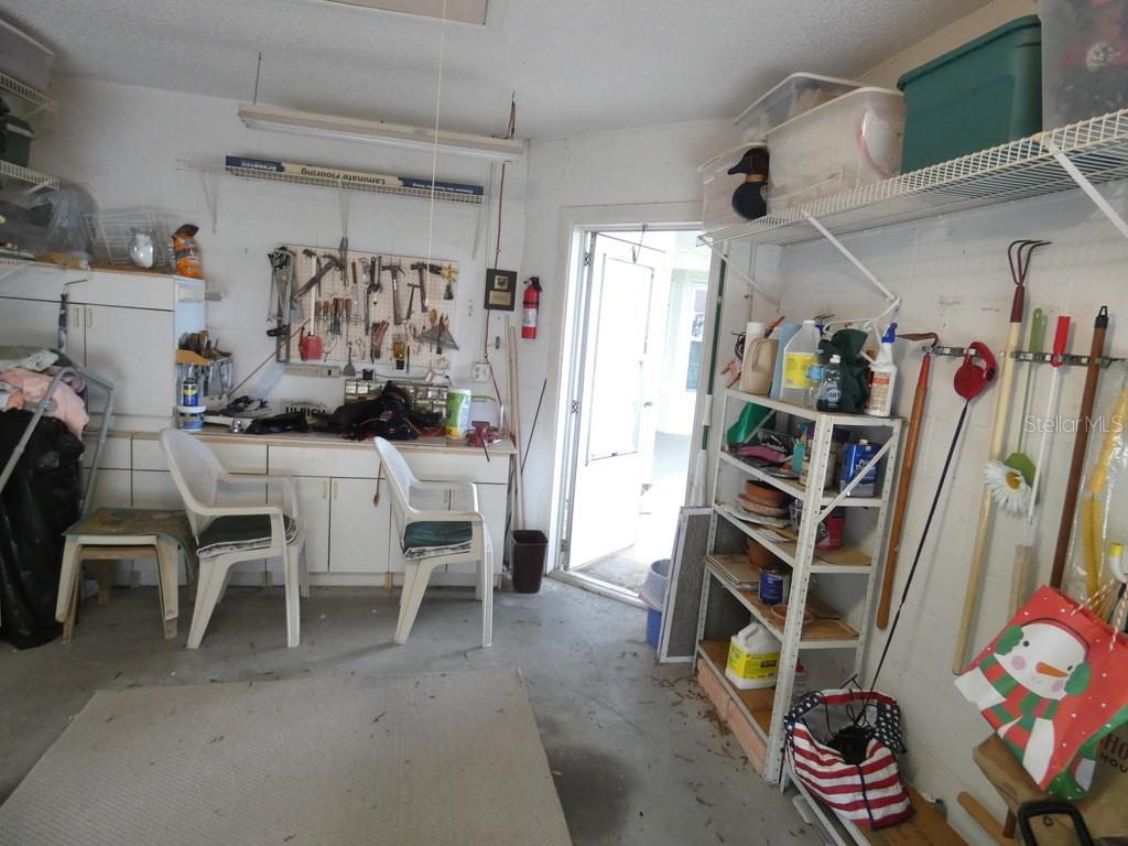 945 MADRID DR — photo 27