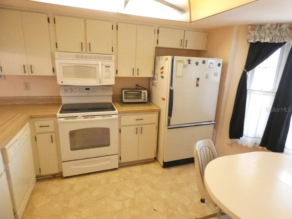 945 MADRID DR — photo 4