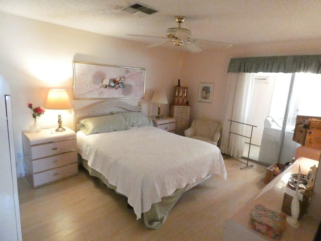 945 MADRID DR — photo 18