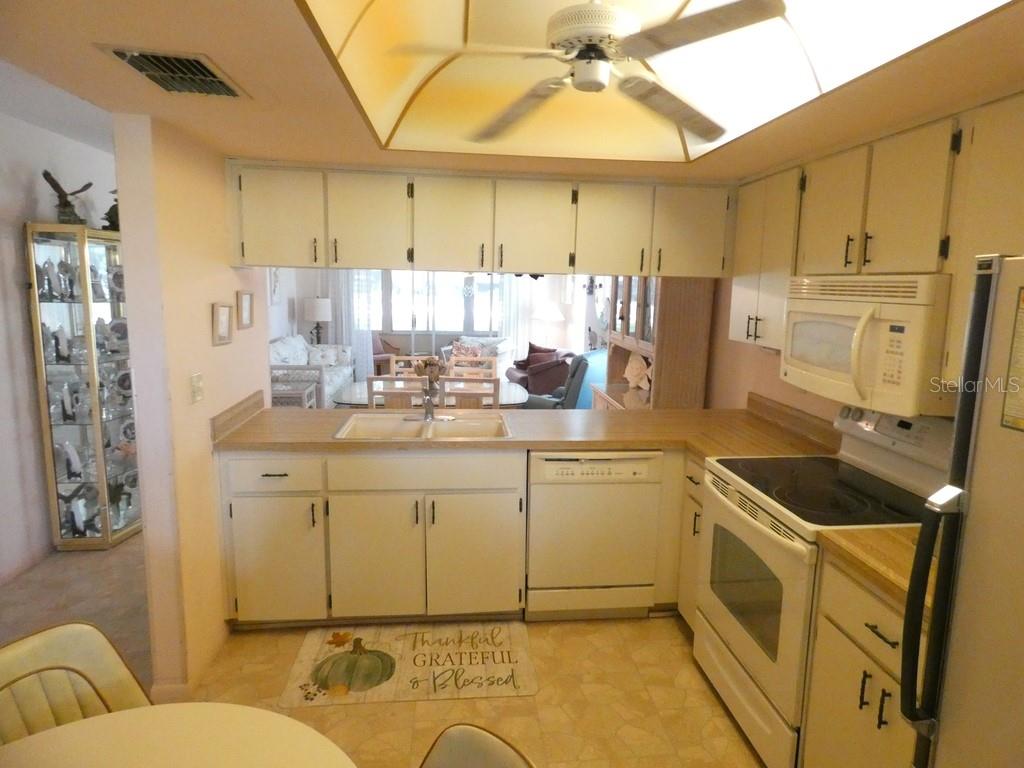 945 MADRID DR — photo 3