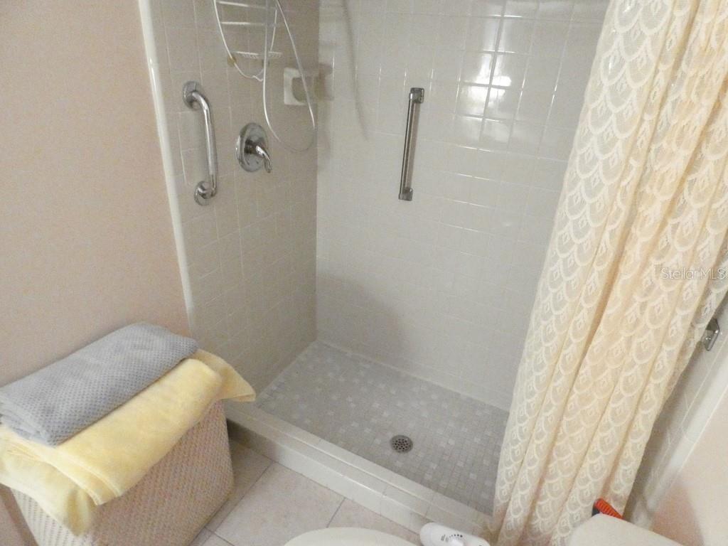 945 MADRID DR — photo 22