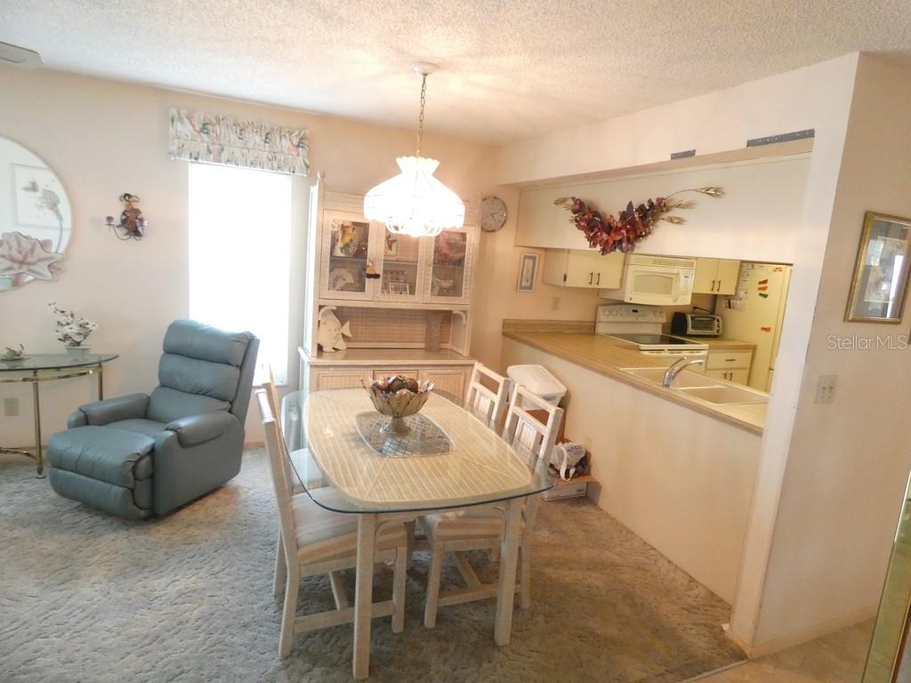 945 MADRID DR — photo 8