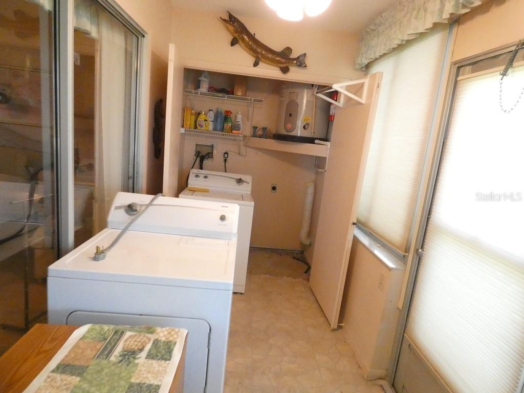 945 MADRID DR — photo 13