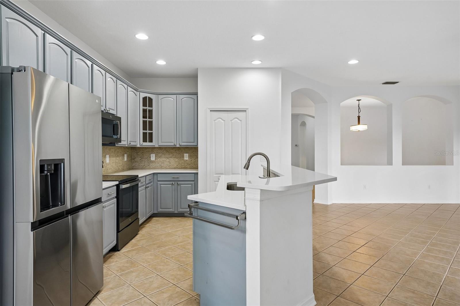 1810 MIRA LAGO CIR — photo 12