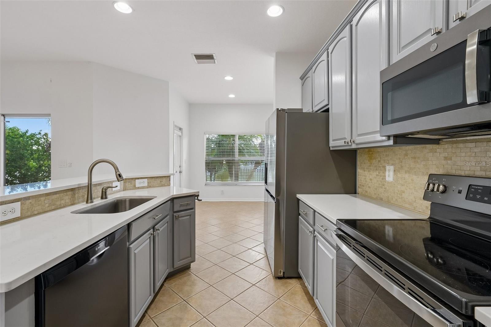 1810 MIRA LAGO CIR — photo 14