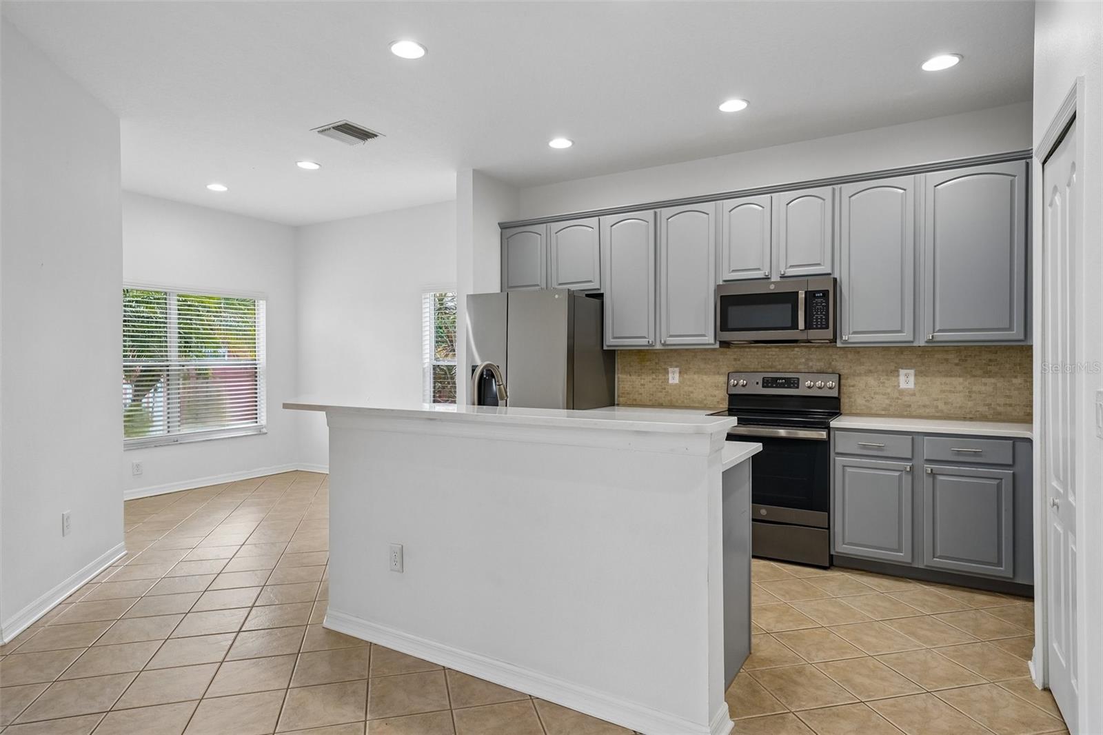 1810 MIRA LAGO CIR — photo 15