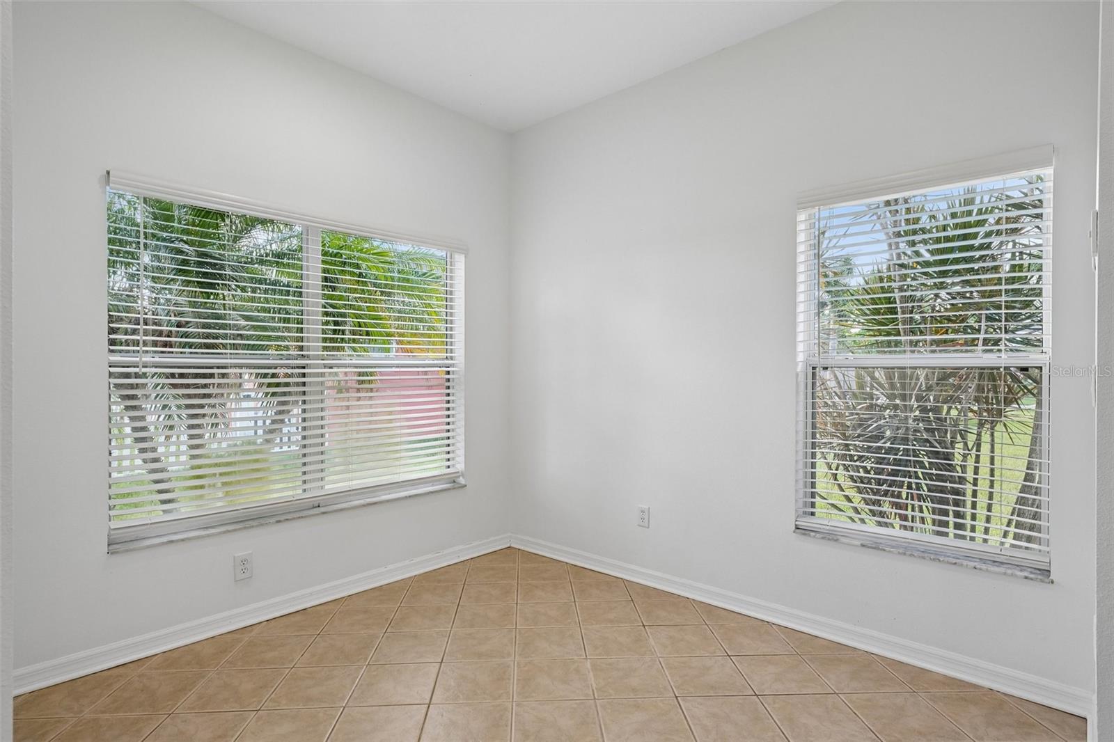 1810 MIRA LAGO CIR — photo 38